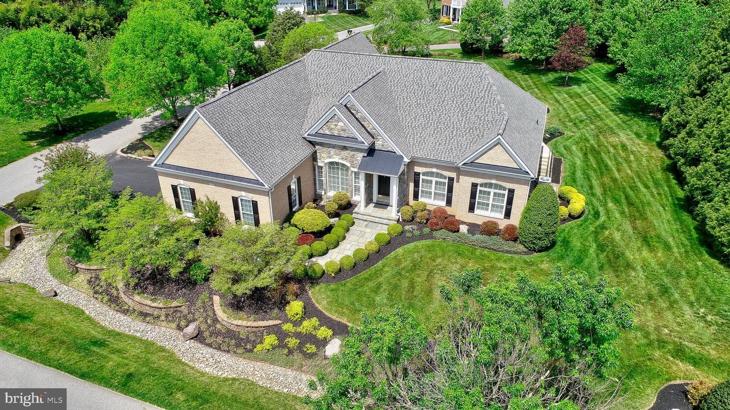 25 Hunting Court