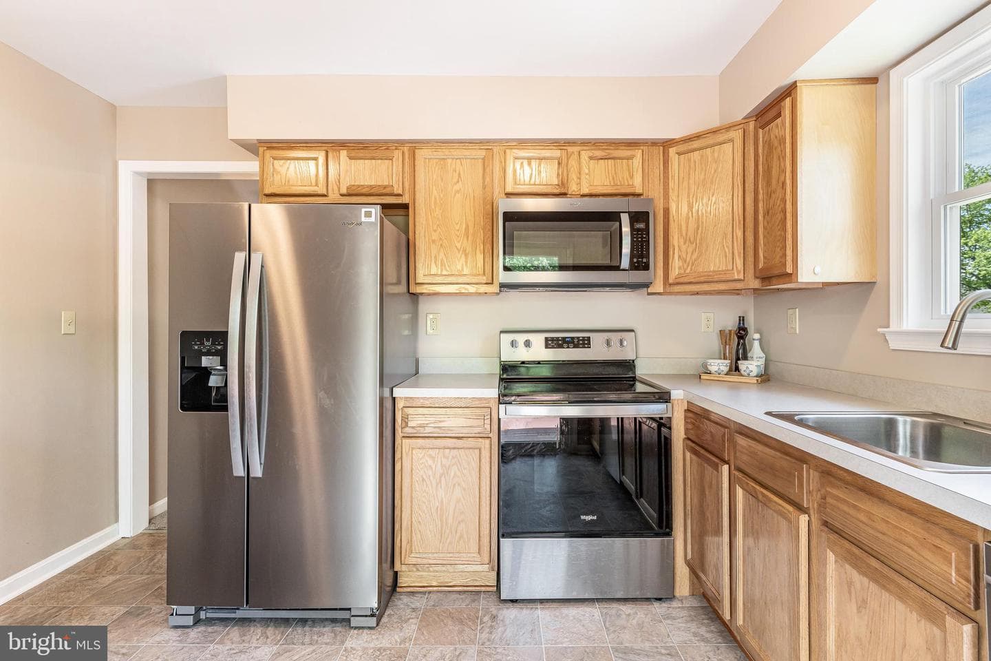 7103 Avesbury Lane photo 19