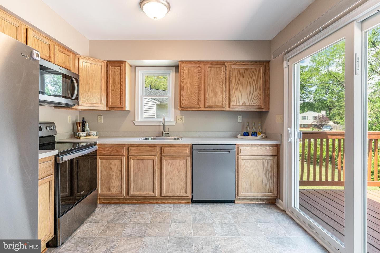 7103 Avesbury Lane photo 20