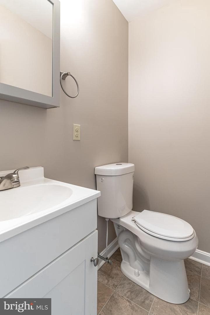 7103 Avesbury Lane photo 27