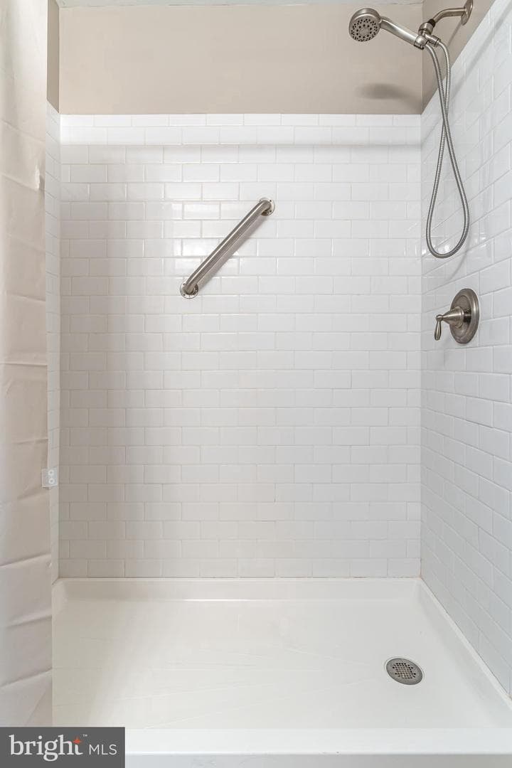 7103 Avesbury Lane photo 30
