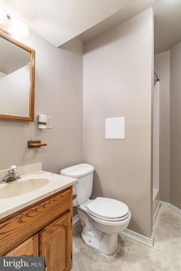 7103 Avesbury Lane photo 41