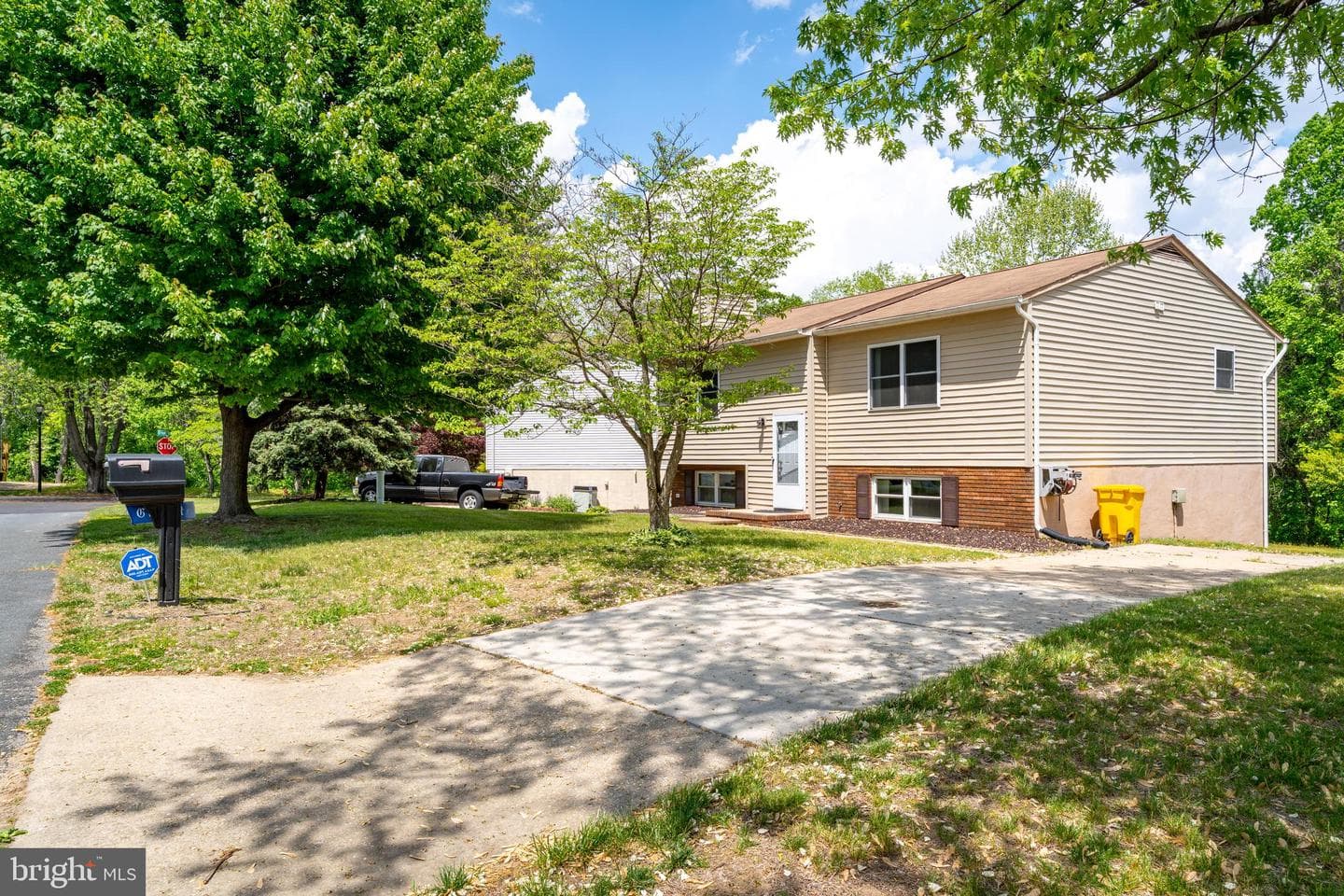 7103 Avesbury Lane photo 46