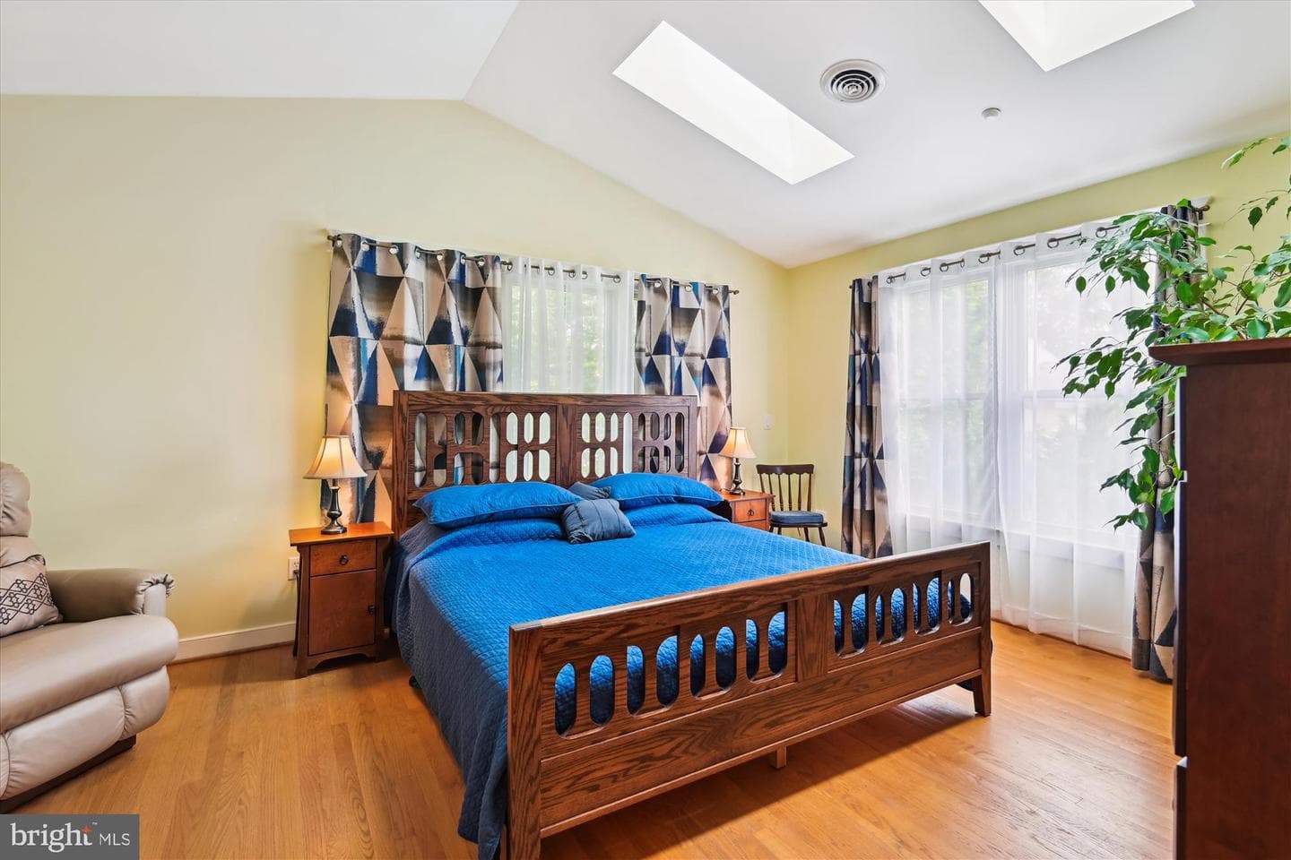 541 Second Street photo 12