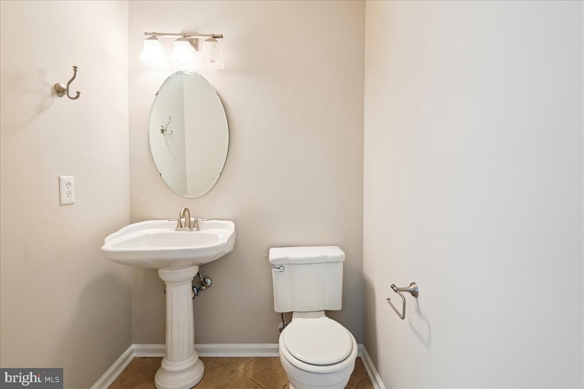 977 Chestnut Manor Court photo 11