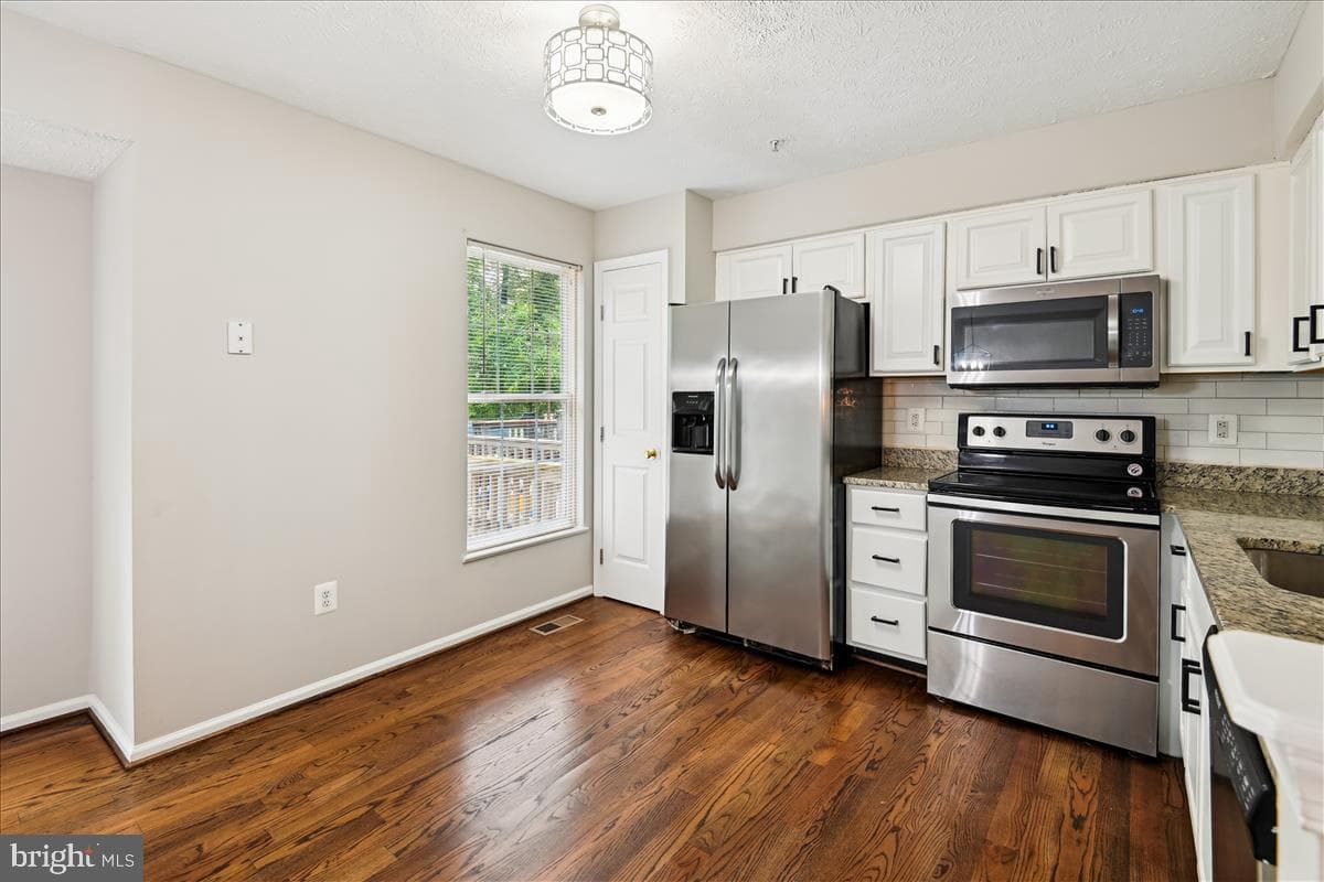 977 Chestnut Manor Court photo 13