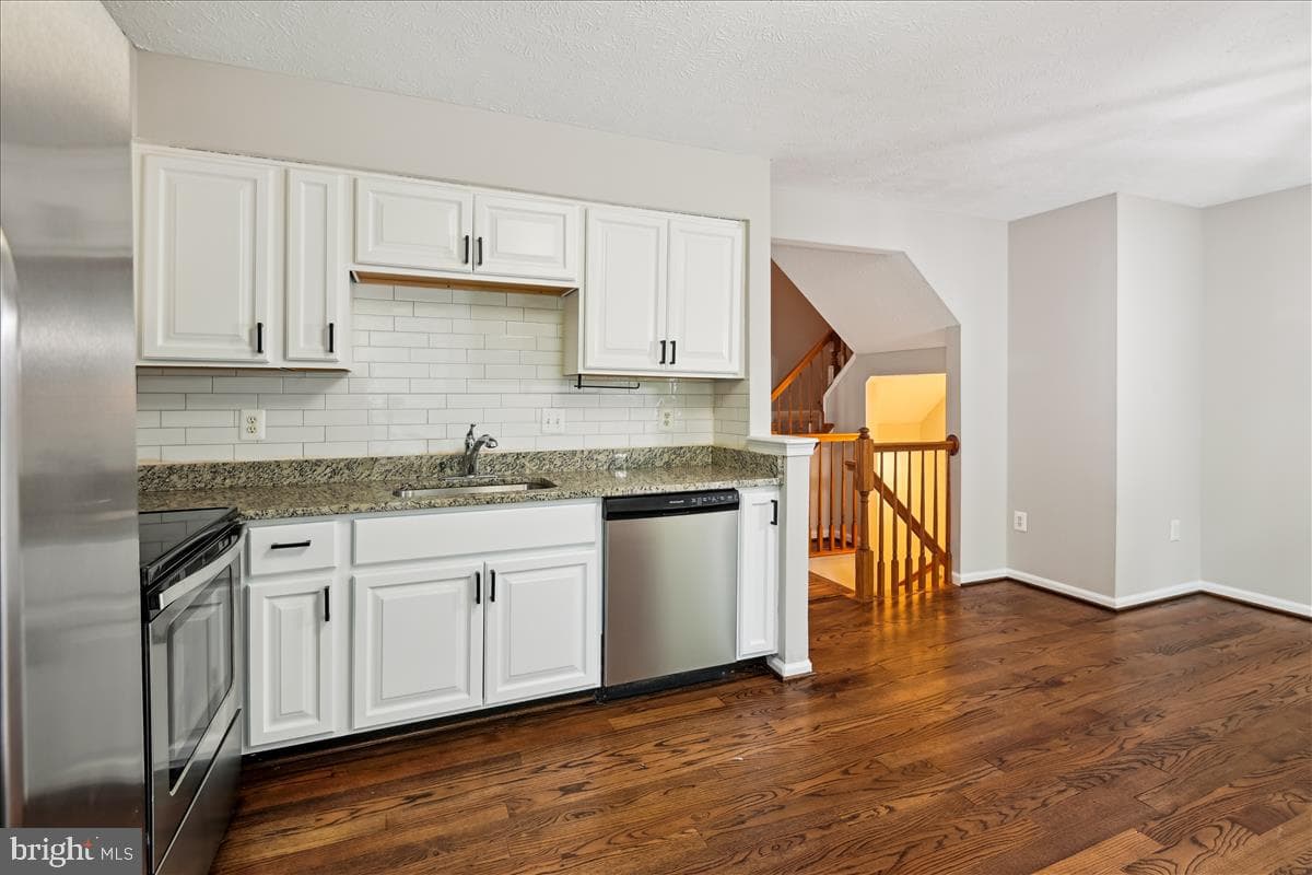 977 Chestnut Manor Court photo 15