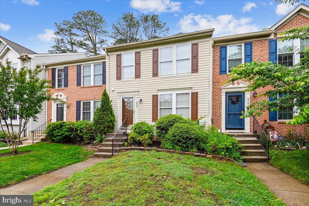 977 Chestnut Manor Court photo 2