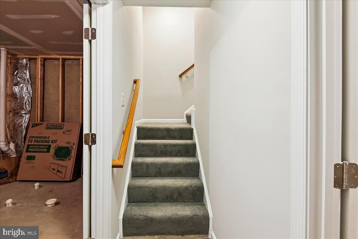 977 Chestnut Manor Court photo 35