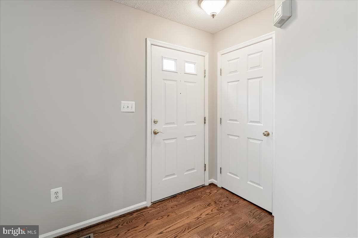 977 Chestnut Manor Court photo 6