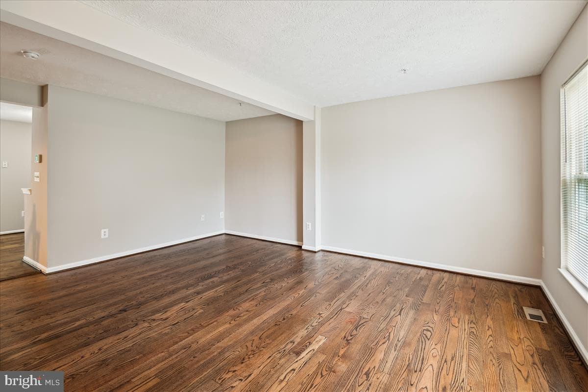 977 Chestnut Manor Court photo 7