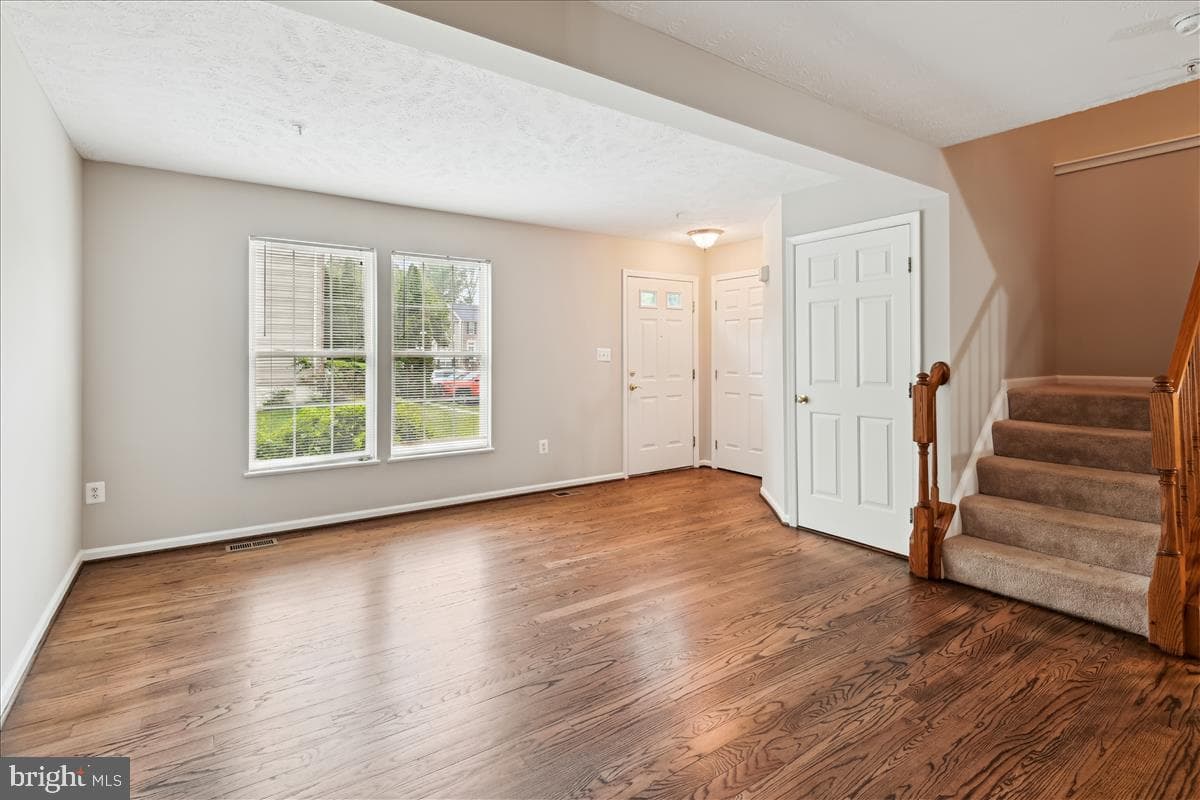 977 Chestnut Manor Court photo 9