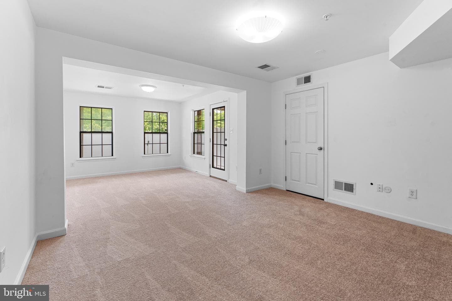 7258 Mockingbird Circle photo 7