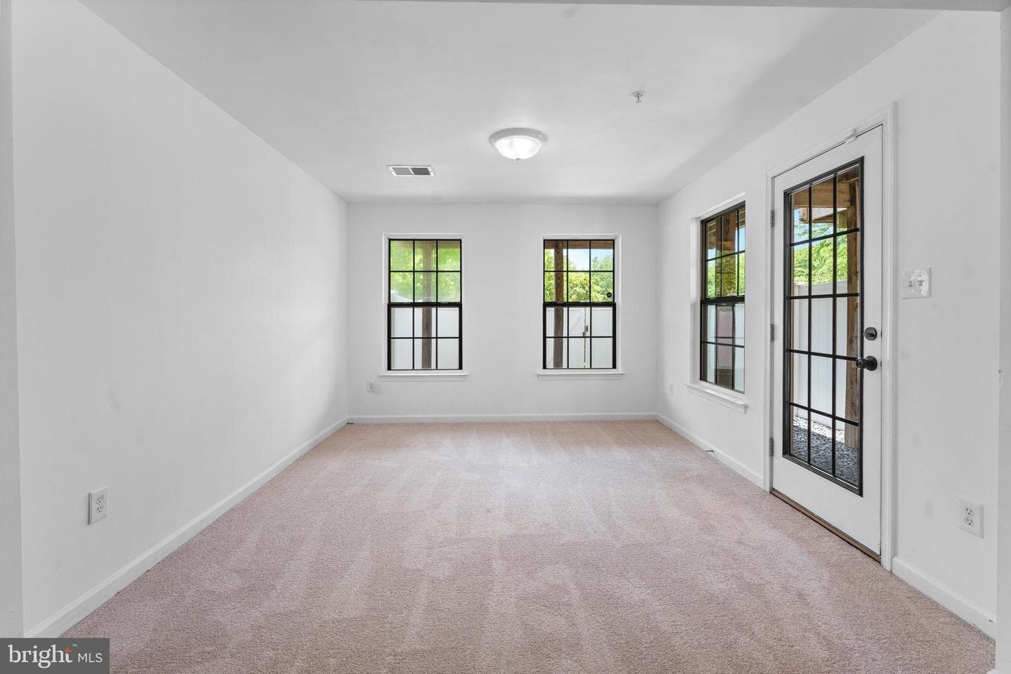 7258 Mockingbird Circle photo 8