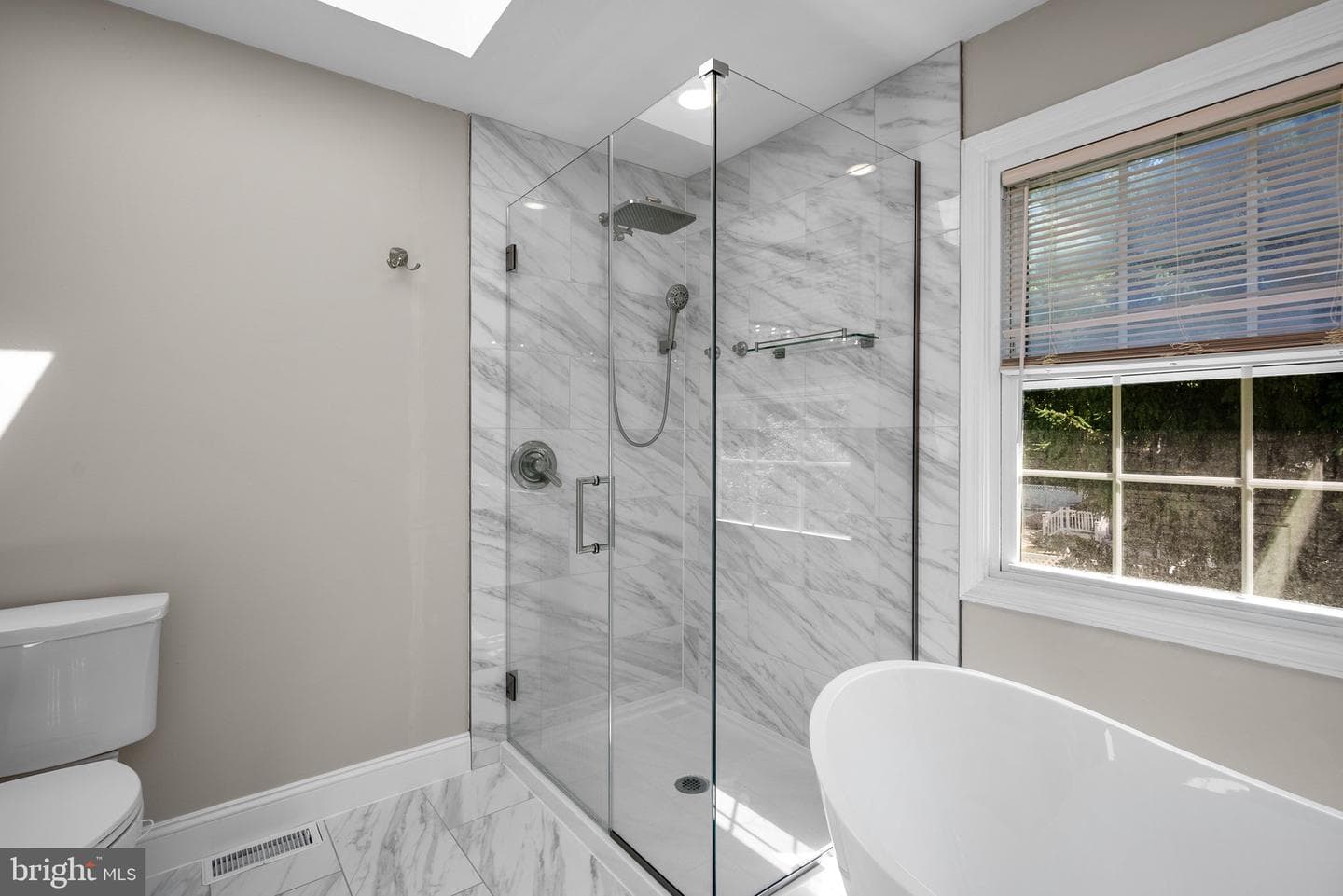 410 Metropolitan Boulevard photo 32