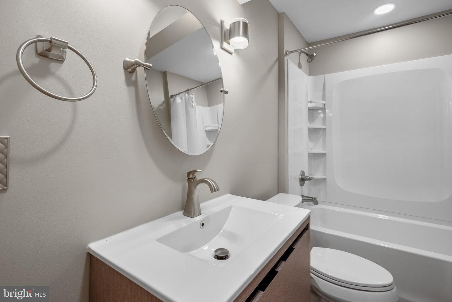 410 Metropolitan Boulevard photo 38