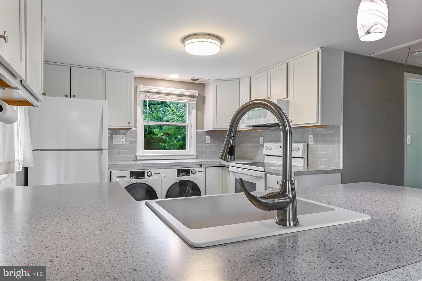 200 Southwood Road photo 10