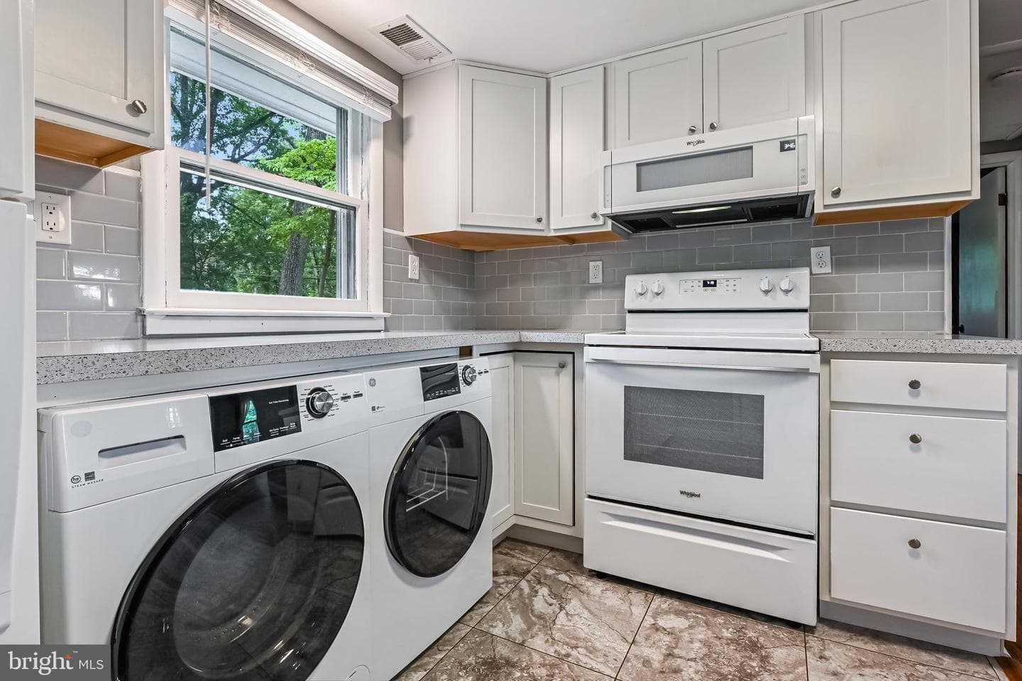 200 Southwood Road photo 12