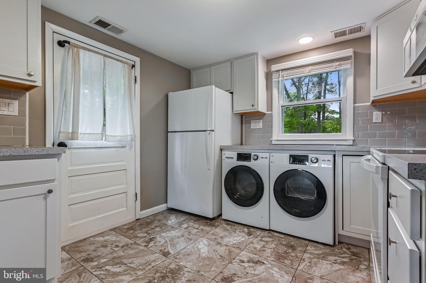200 Southwood Road photo 13