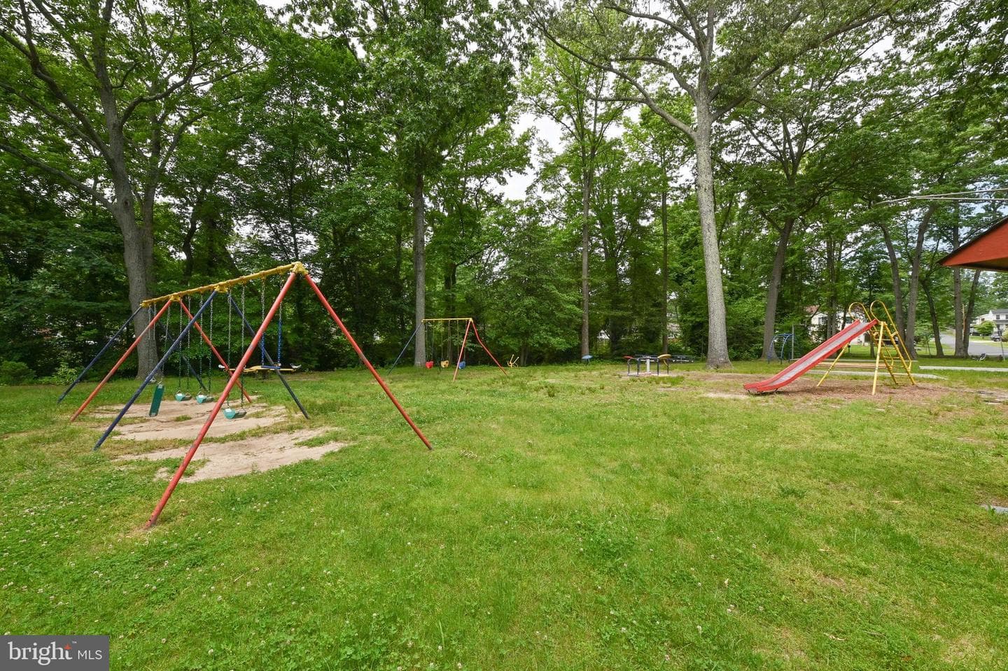 200 Southwood Road photo 33