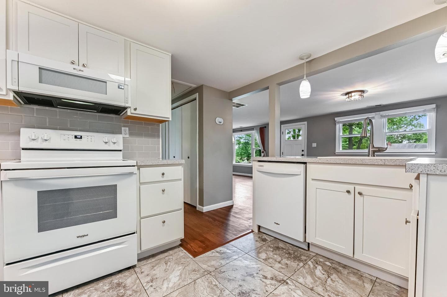 200 Southwood Road photo 9
