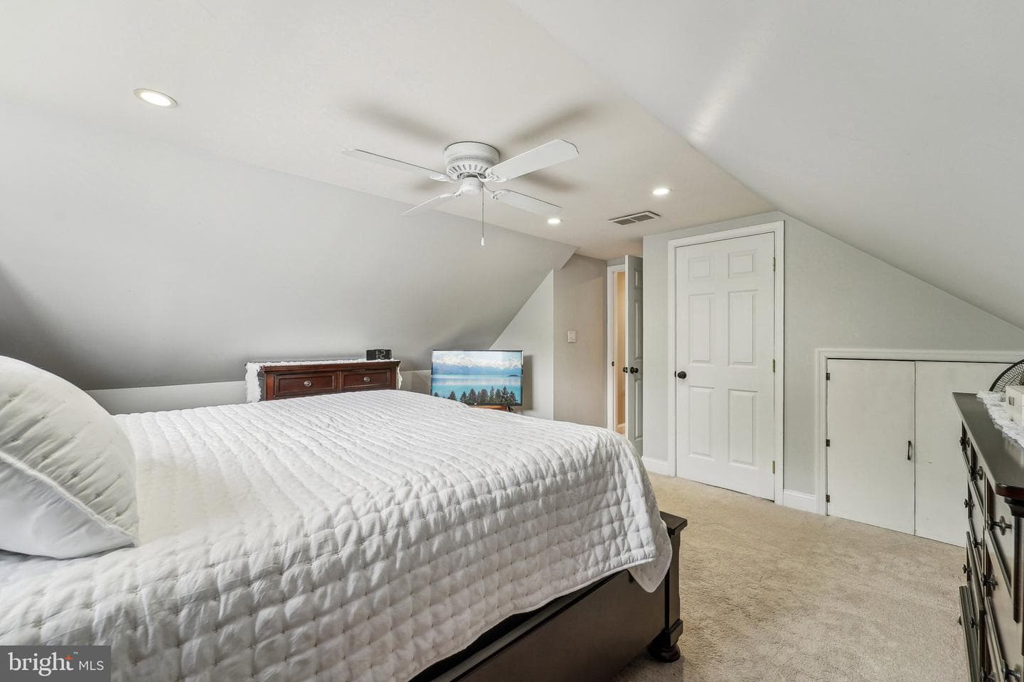 34 Thomas Road photo 38