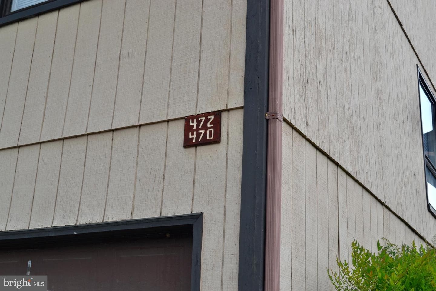 470 West Court photo 11