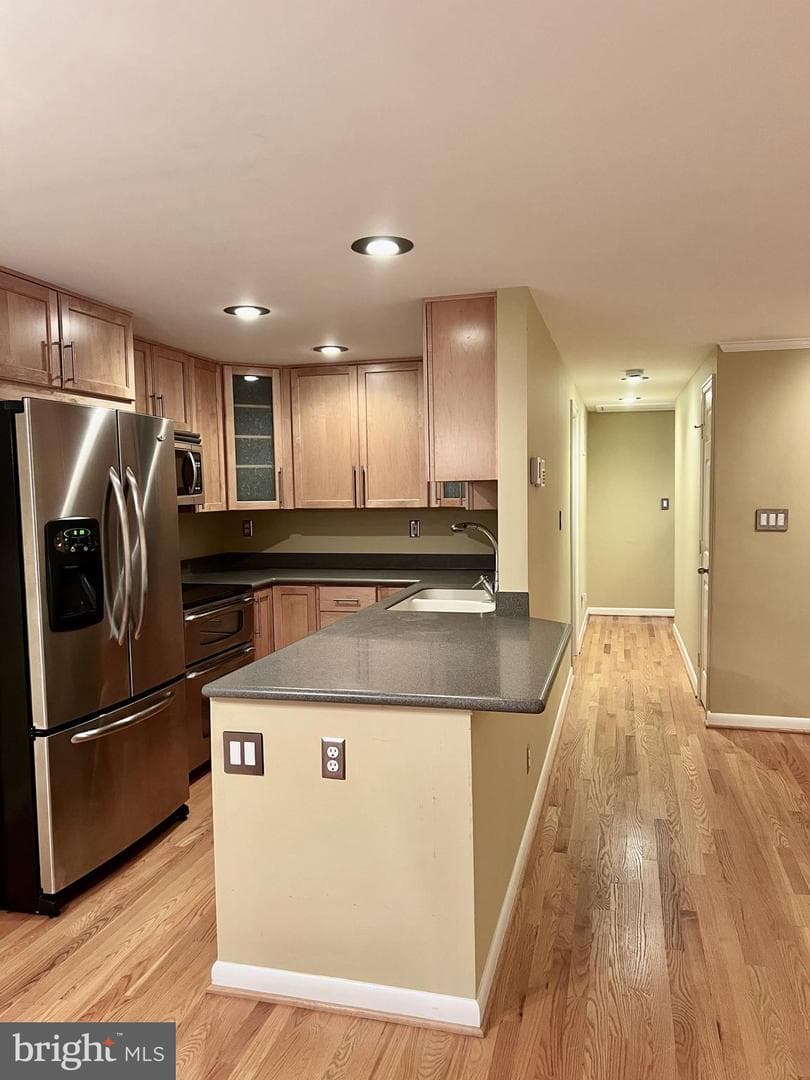 470 West Court photo 2