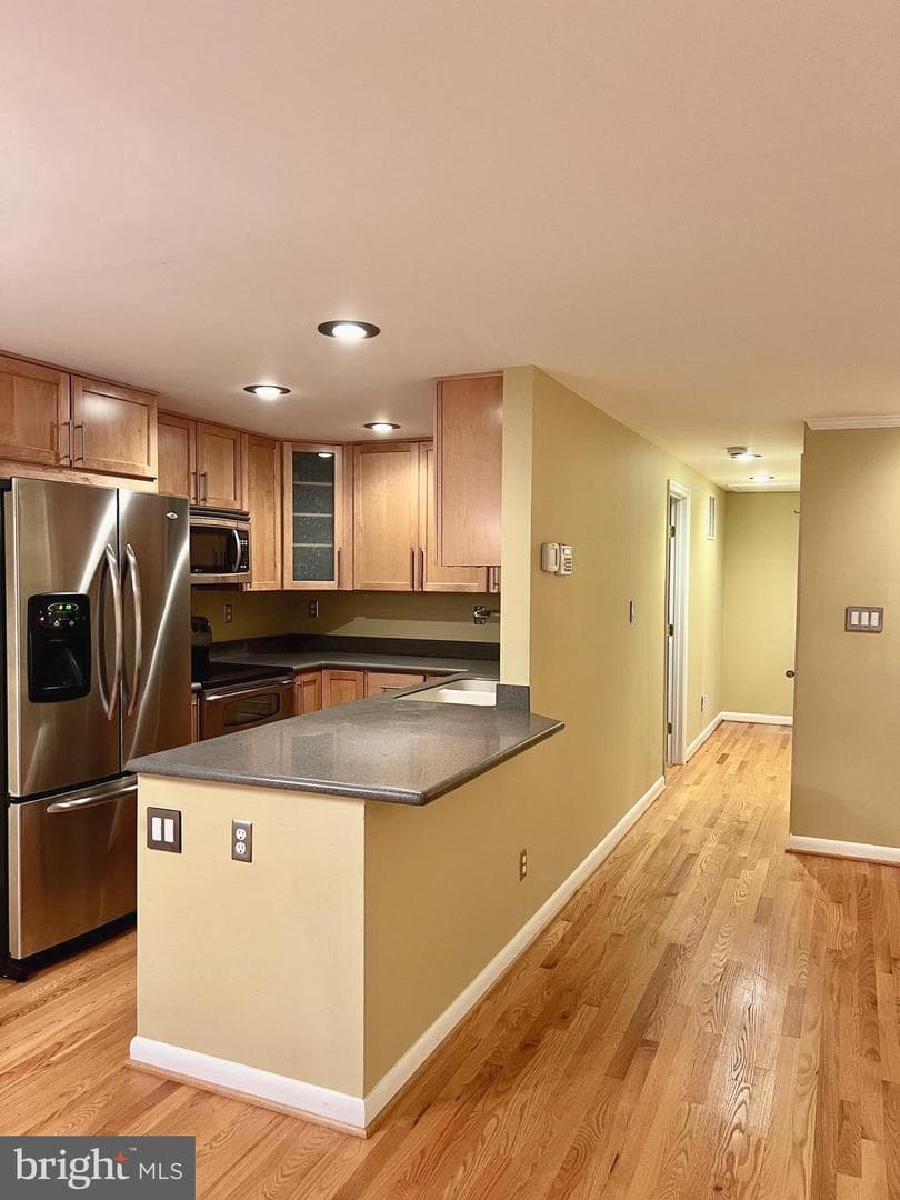470 West Court photo 3