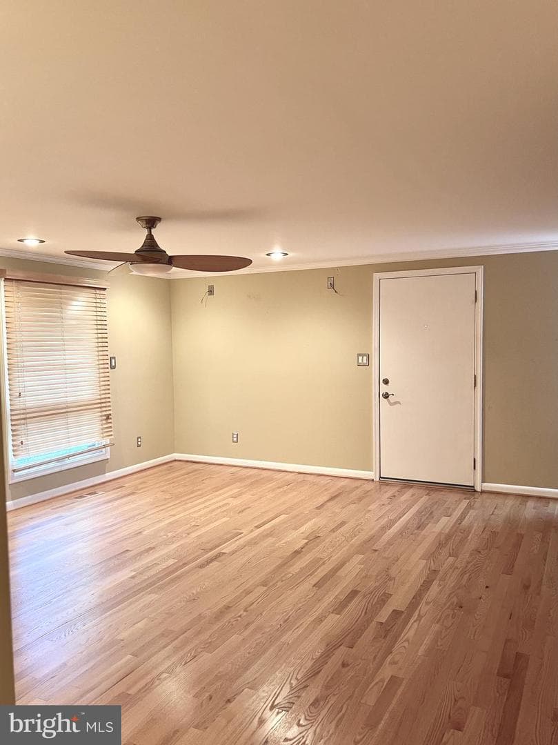 470 West Court photo 8