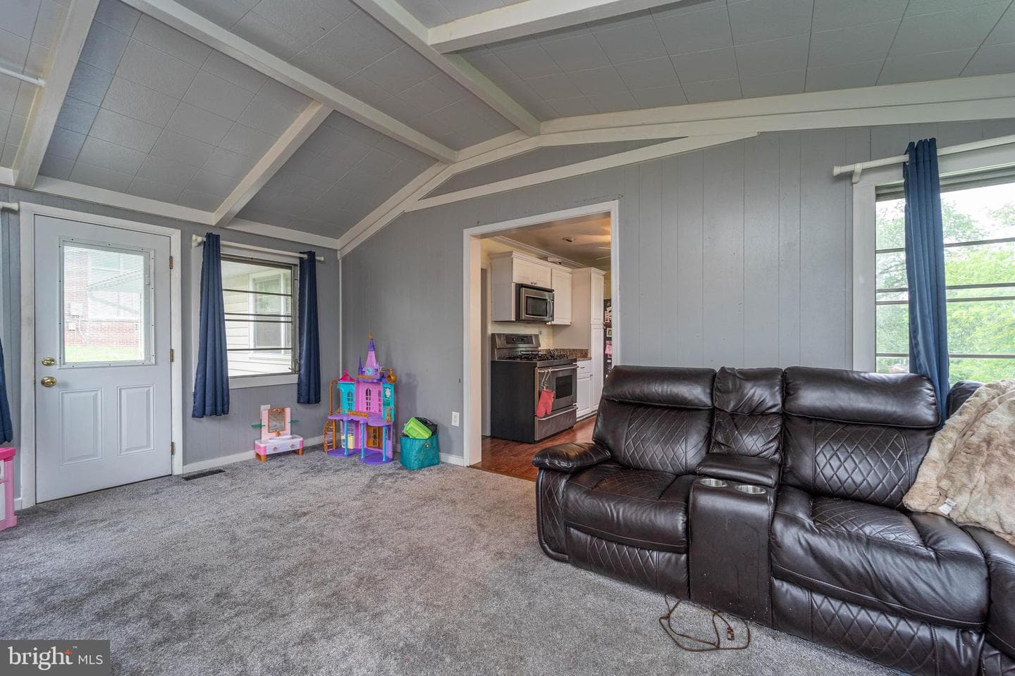 210 Coronet Drive photo 13