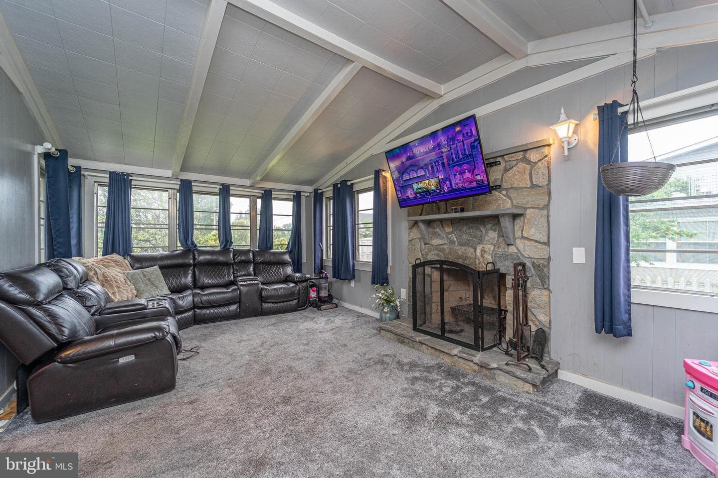 210 Coronet Drive photo 14