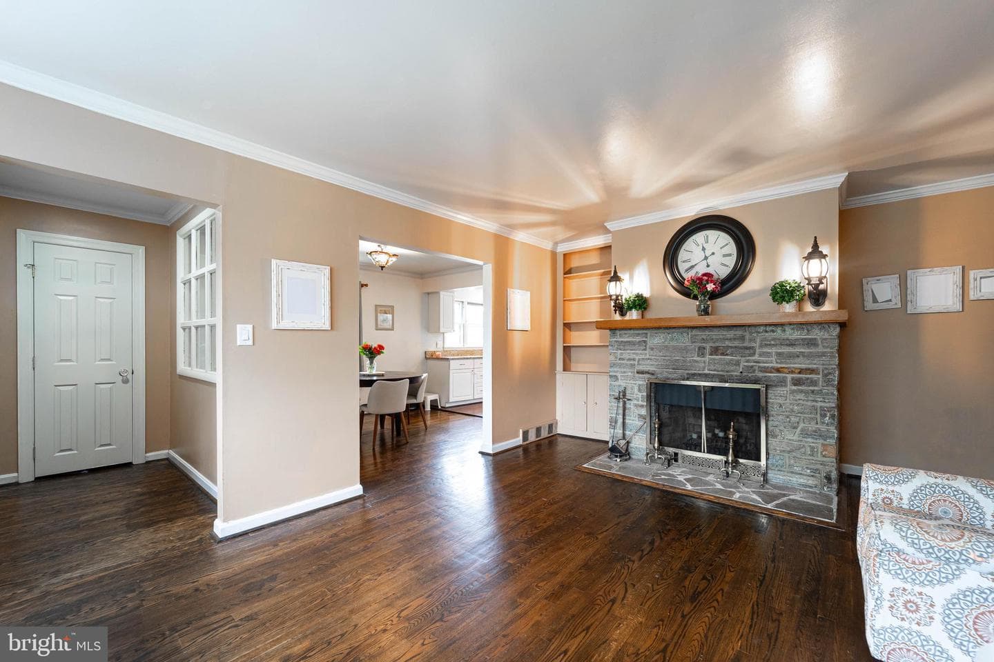 210 Coronet Drive photo 2