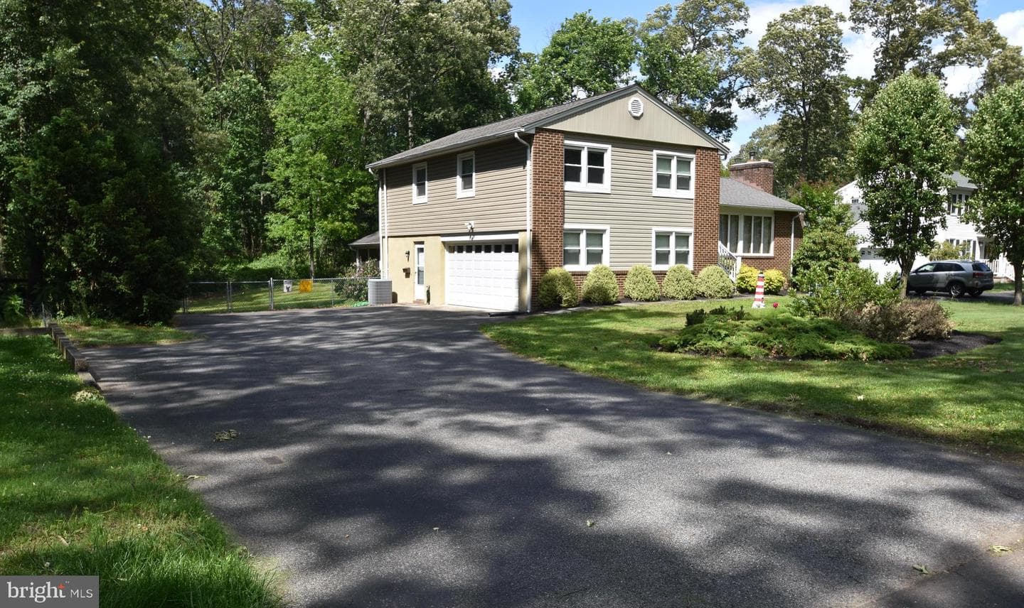 194 Irene Avenue photo 3