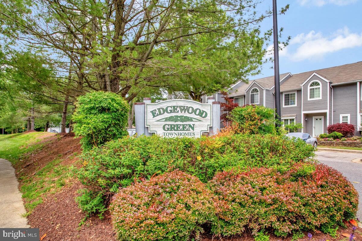 17 Edgewood Green Court photo 29