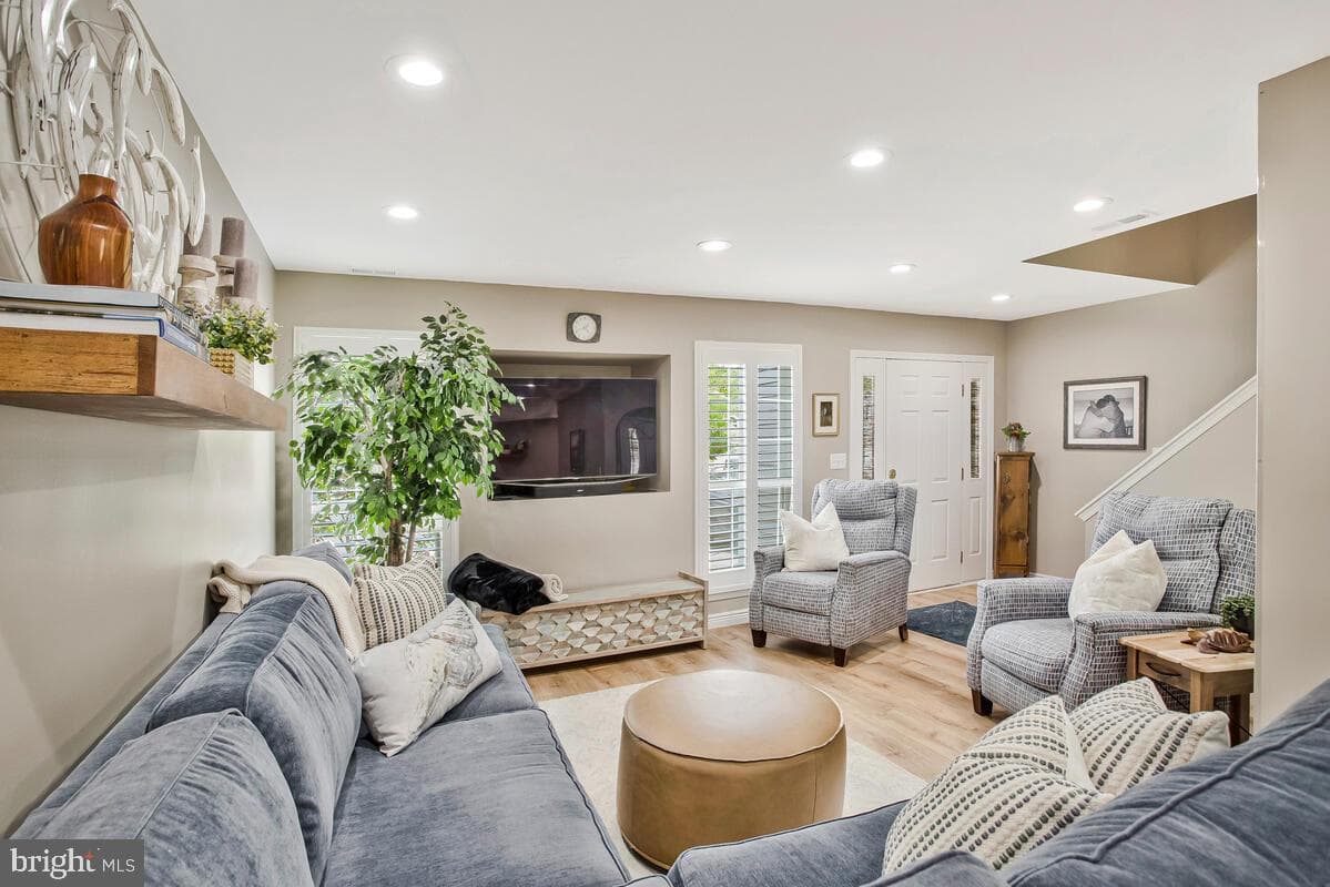 17 Edgewood Green Court photo 5