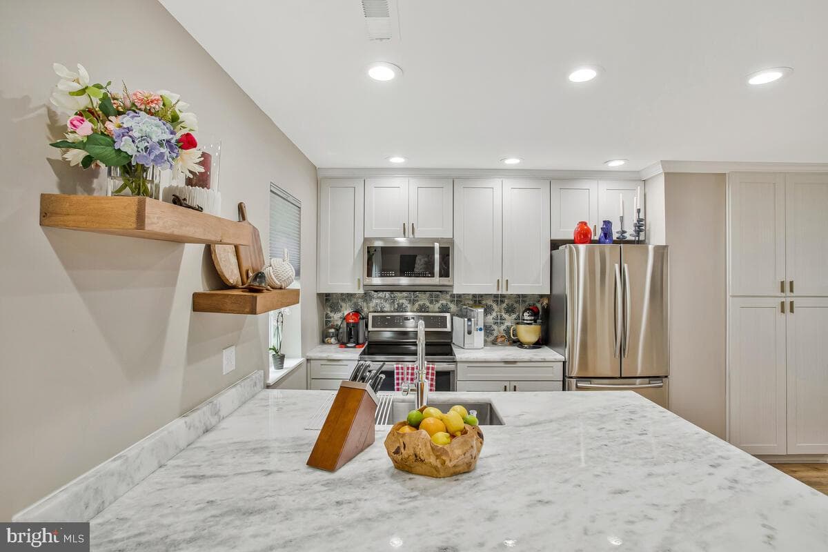 17 Edgewood Green Court photo 9
