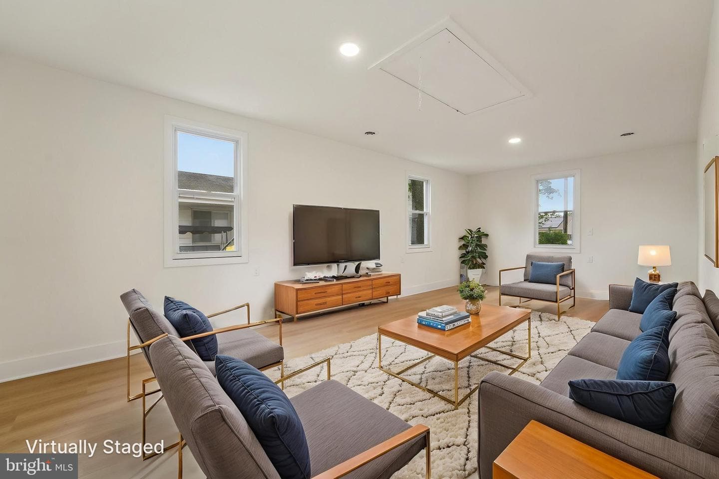 818 Dale Road photo 4