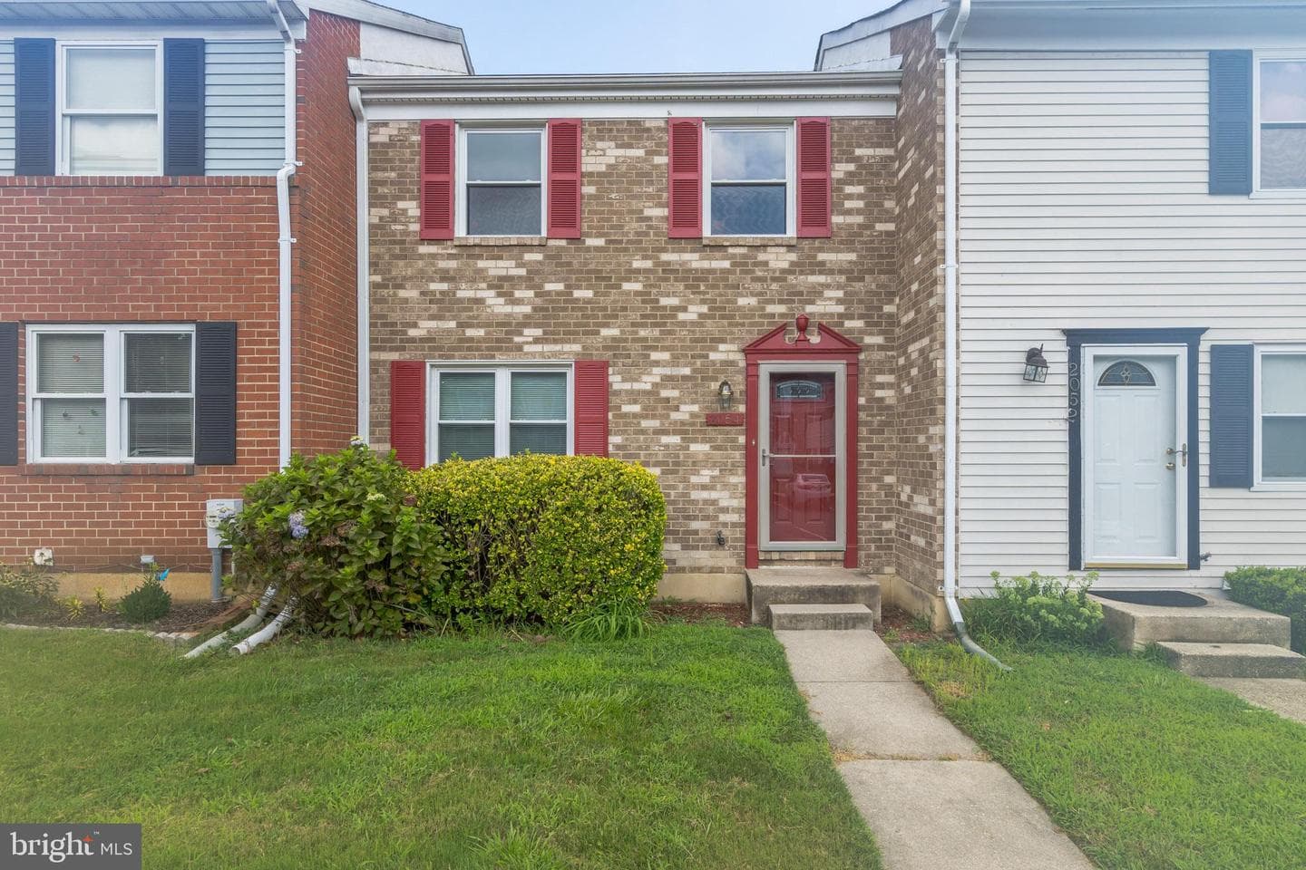 2054 Forest Hill Lane photo 2