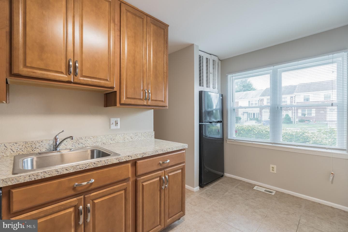 2054 Forest Hill Lane photo 3