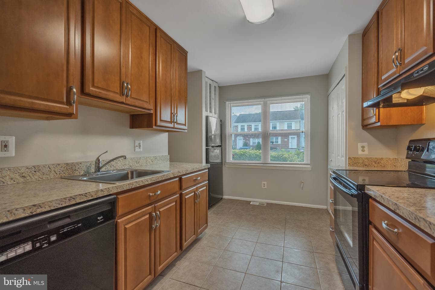 2054 Forest Hill Lane photo 4