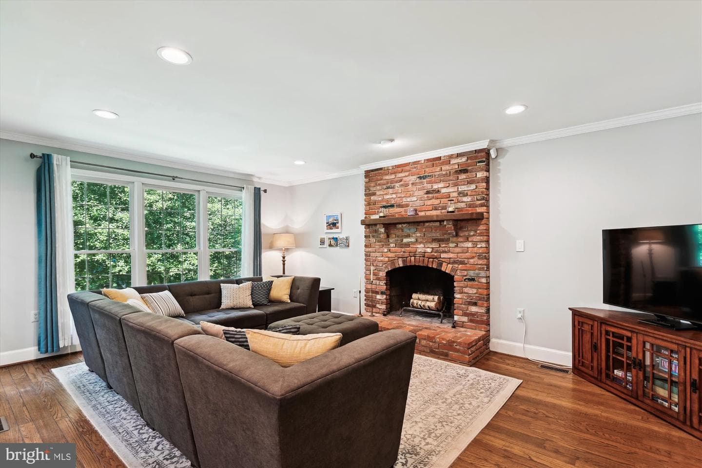 204 Ambleside Drive photo 16