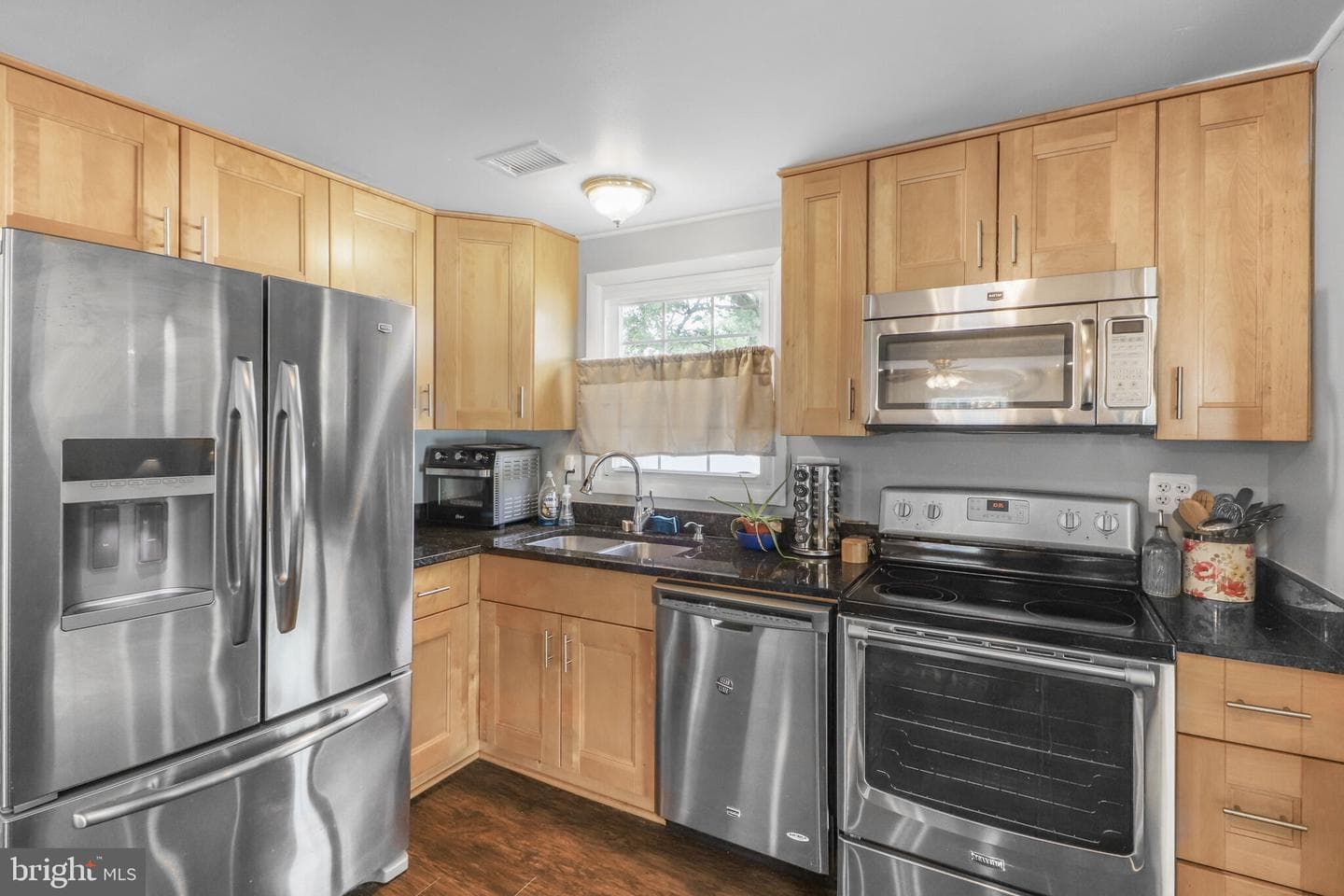1338 Greyswood Road photo 8