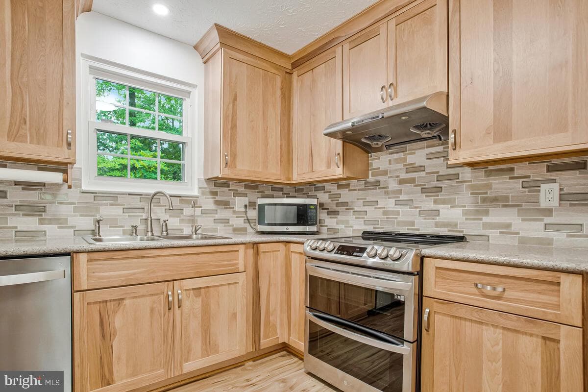 1321 Light Pines Court photo 7