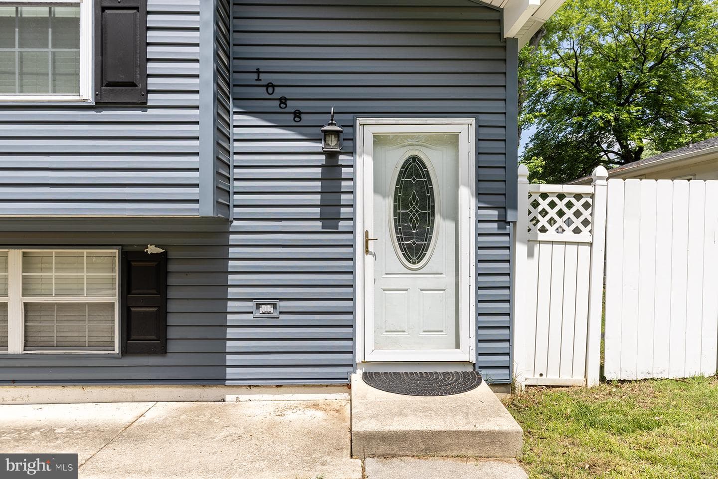1088 Locust Drive photo 2