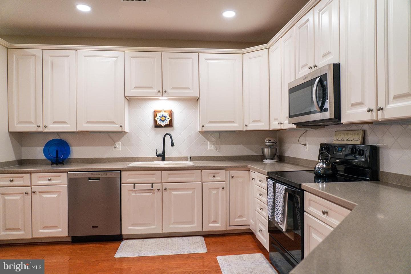 1515 Enyart Way #302 photo 10