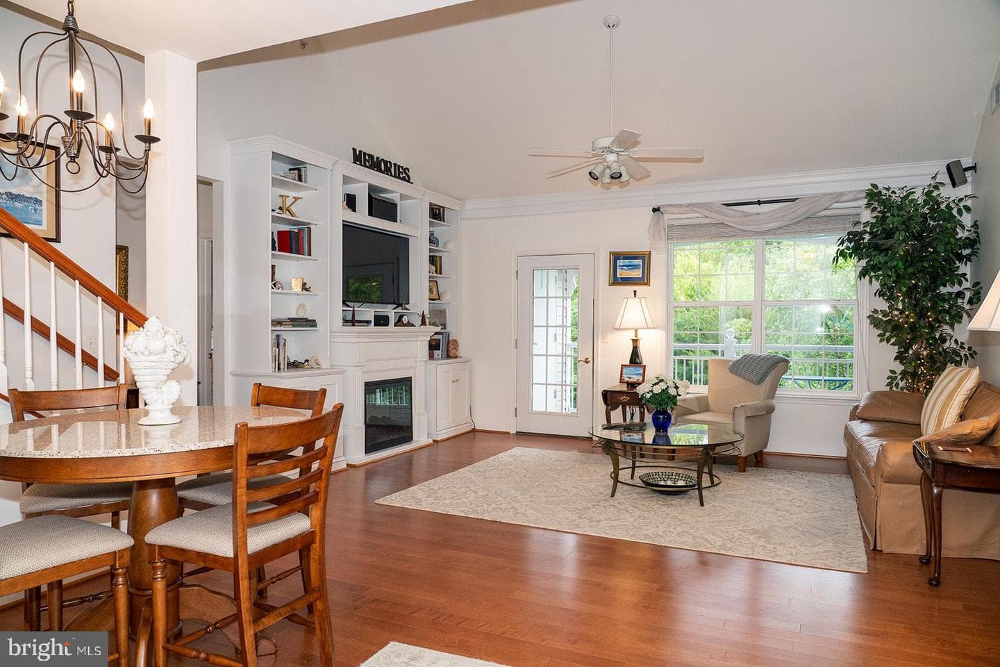 1515 Enyart Way #302 photo 3