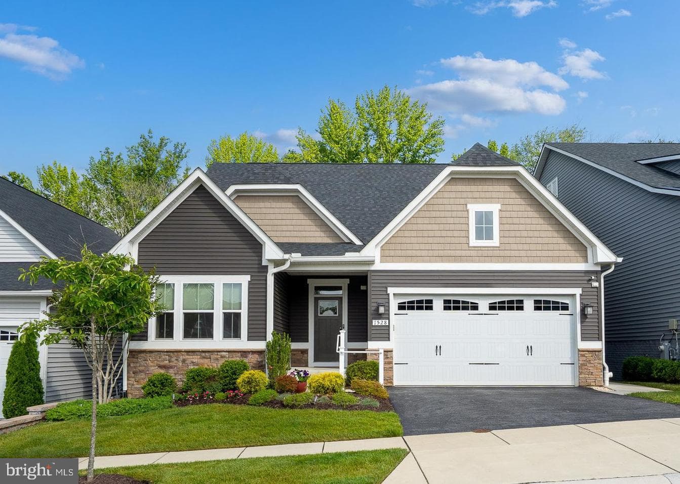 1528 Catbriar Way photo 1