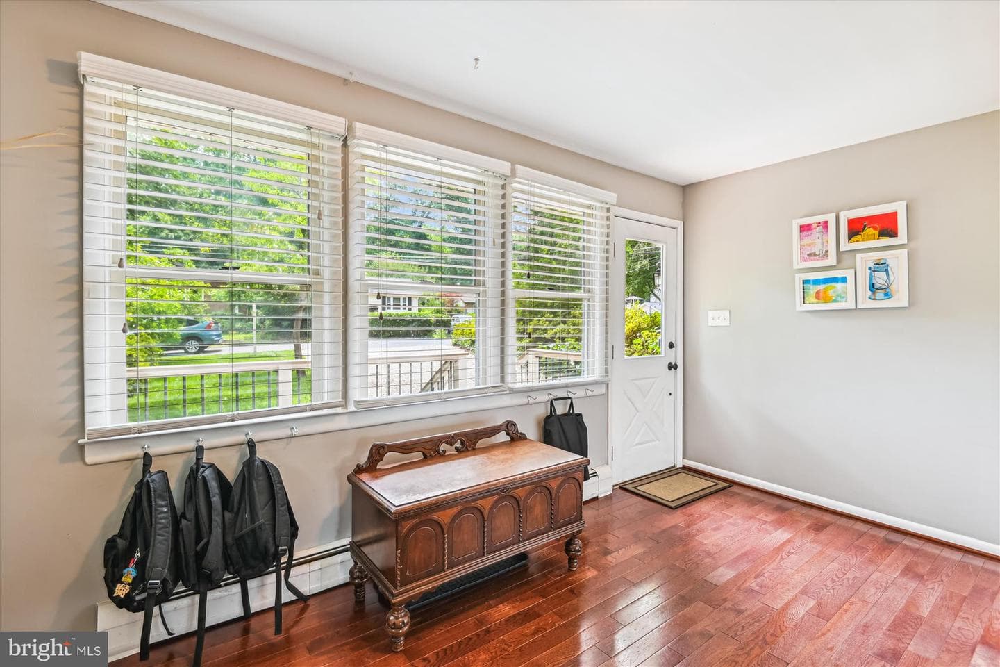 2946 Edgewater Drive photo 4