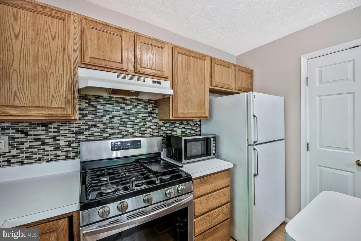 3218 Water Lily Court photo 2